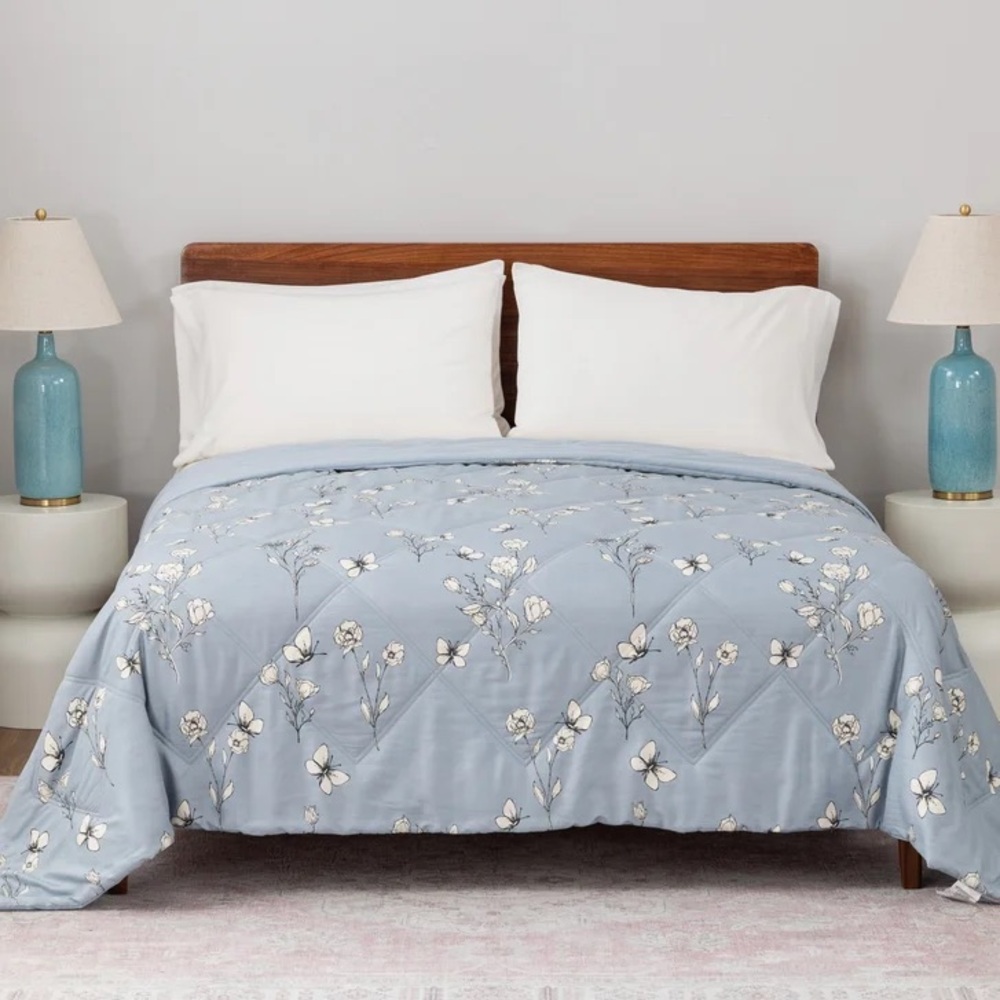 Berkshire Queen Microfiber Down Alternative Blanket